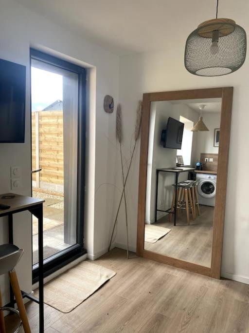 Entre Ville Et Campagne Appartement Cosy Avec Parking Et Terrasse Wood Coutiches Exteriör bild