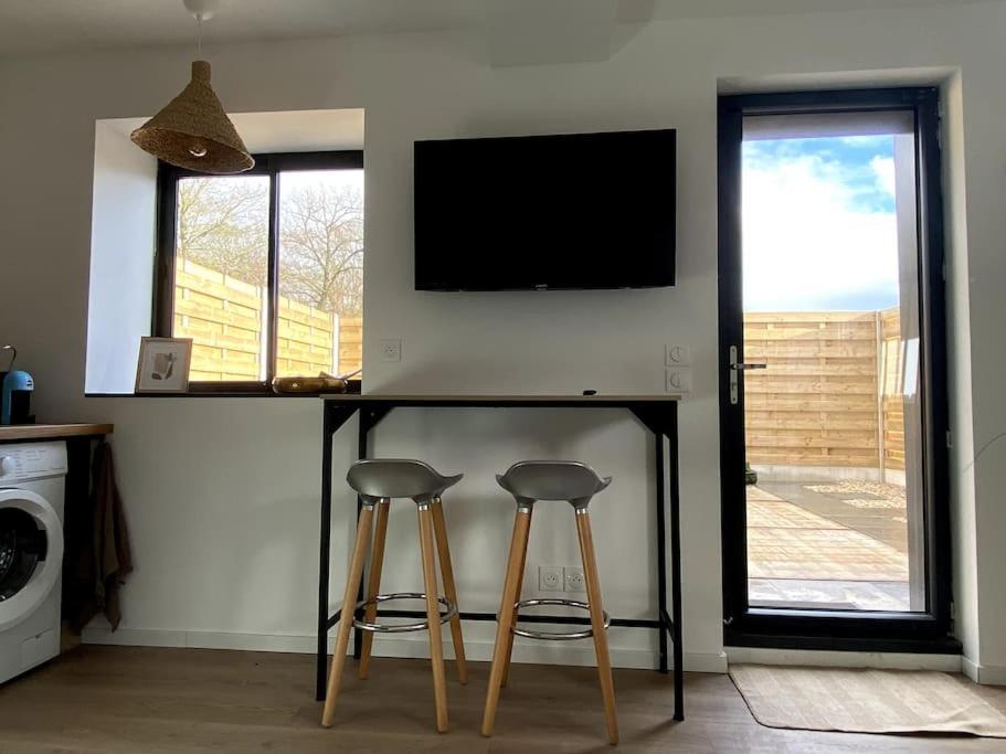 Entre Ville Et Campagne Appartement Cosy Avec Parking Et Terrasse Wood Coutiches Exteriör bild